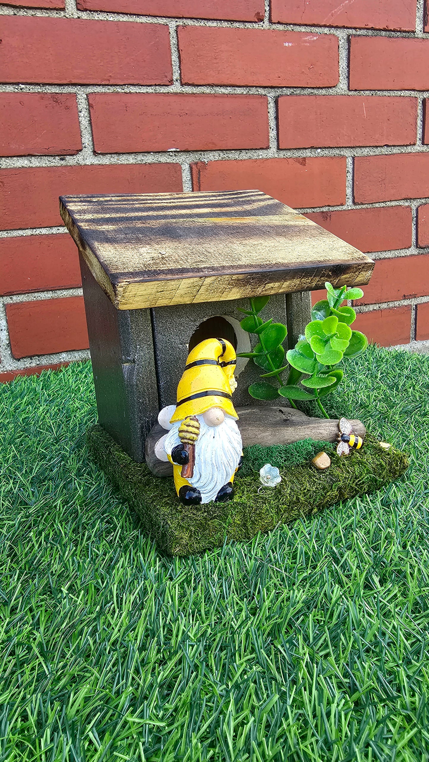 Hummingbird Home Bee Gnome