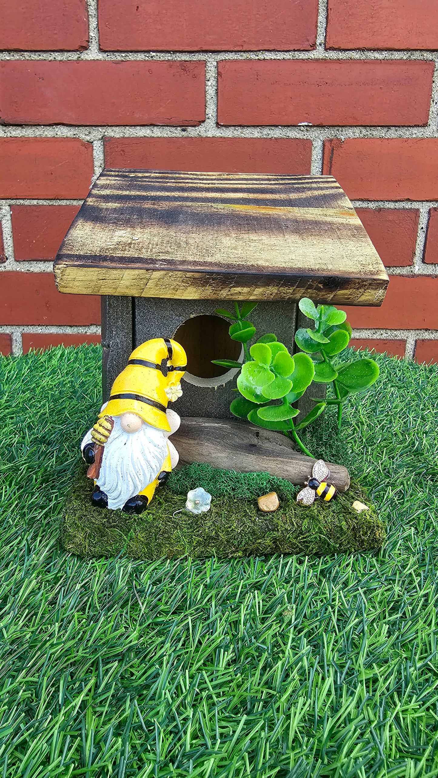 Hummingbird Home Bee Gnome