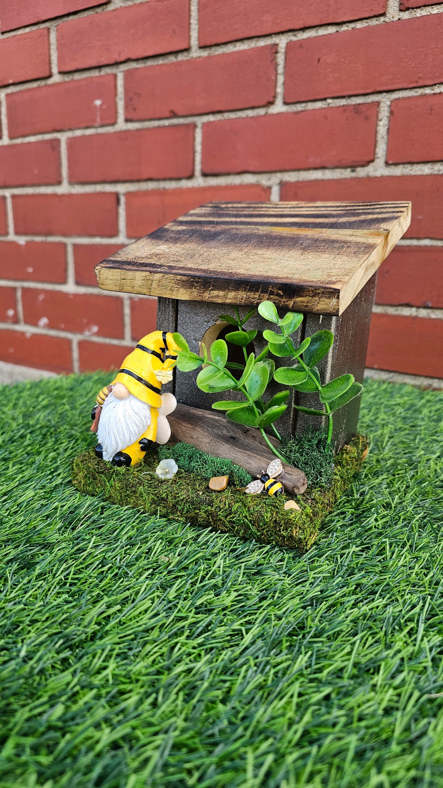 Hummingbird Home Bee Gnome
