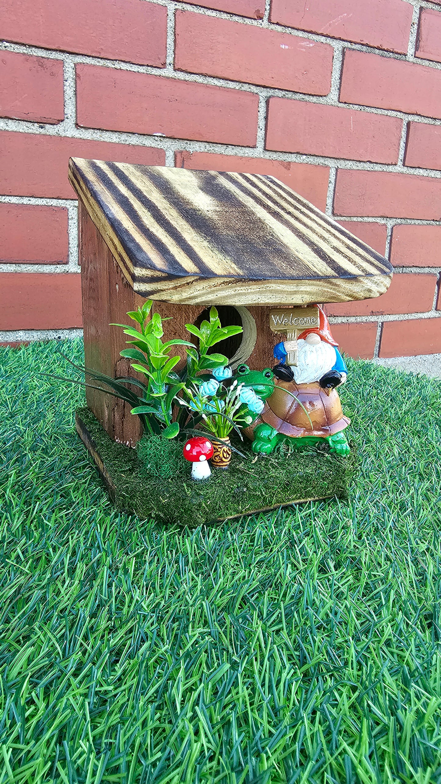 Hummingbird Home Gnome with Turtle